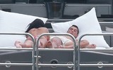 [Ảnh] Ronaldo và bồ xinh phơi mình hưởng gió biển trên du thuyền siêu sang