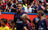 [Ảnh] Neymar ra mắt fans như ông hoàng, hoành tráng nhất lịch sử bóng đá Pháp
