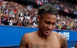 [Ảnh] Neymar ra mắt fans như ông hoàng, hoành tráng nhất lịch sử bóng đá Pháp