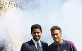 [Ảnh] Neymar ra mắt fans như ông hoàng, hoành tráng nhất lịch sử bóng đá Pháp