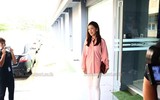 [Ảnh] Nữ trưởng đoàn Wongopasi đẹp dịu dàng trong ngày chia tay bóng đá Thái Lan
