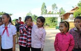 Trẻ vùng cao Sơn La ngơ ngác và thích thú lần đầu xem múa lân, chơi đèn ông sao