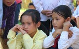 Trẻ vùng cao Sơn La ngơ ngác và thích thú lần đầu xem múa lân, chơi đèn ông sao