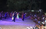 Trẻ vùng cao Sơn La ngơ ngác và thích thú lần đầu xem múa lân, chơi đèn ông sao
