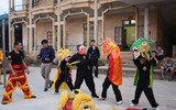 [ẢNH] Rọi đèn ô tô thắp sáng sân khấu phá cỗ Trung thu trên rẻo cao Tây Bắc