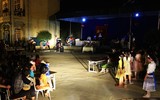 [ẢNH] Rọi đèn ô tô thắp sáng sân khấu phá cỗ Trung thu trên rẻo cao Tây Bắc