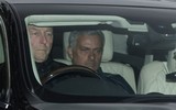 [ẢNH] Ibra, Lukaku và dàn sao M.U lạnh lùng đến sân tập, chờ đại chiến Liverpool