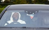 [ẢNH] Ibra, Lukaku và dàn sao M.U lạnh lùng đến sân tập, chờ đại chiến Liverpool