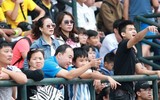 Muôn cảm xúc đáng yêu của các CĐV trên khán đài bóng đá học sinh Hà Nội