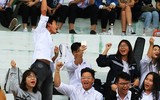 Muôn cảm xúc đáng yêu của các CĐV trên khán đài bóng đá học sinh Hà Nội