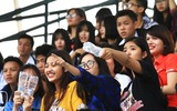 Muôn cảm xúc đáng yêu của các CĐV trên khán đài bóng đá học sinh Hà Nội