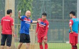 [ẢNH] Căng thẳng buổi tập đầu tiên của ĐT Việt Nam với HLV Park Hang-seo