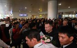 Chùm ảnh Giggs và Scholes đến Hà Nội trong sự chào đón nồng nhiệt của fan M.U
