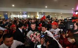 Chùm ảnh Giggs và Scholes đến Hà Nội trong sự chào đón nồng nhiệt của fan M.U