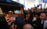 Chùm ảnh Giggs và Scholes đến Hà Nội trong sự chào đón nồng nhiệt của fan M.U