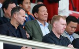 Giggs và Scholes thích thú xem đội trẻ PVF đánh bại mầm non giải Ngoại hạng Anh