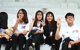 Những CĐV cuồng nhiệt và đáng yêu nhất từng thắp lửa khán đài sân Tây Hồ