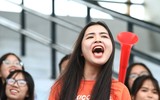 Những CĐV cuồng nhiệt và đáng yêu nhất từng thắp lửa khán đài sân Tây Hồ