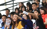 Những CĐV cuồng nhiệt và đáng yêu nhất từng thắp lửa khán đài sân Tây Hồ