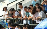 Những CĐV cuồng nhiệt và đáng yêu nhất từng thắp lửa khán đài sân Tây Hồ