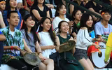 Những CĐV cuồng nhiệt và đáng yêu nhất từng thắp lửa khán đài sân Tây Hồ