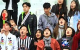 Những CĐV cuồng nhiệt và đáng yêu nhất từng thắp lửa khán đài sân Tây Hồ