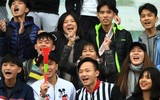 Những CĐV cuồng nhiệt và đáng yêu nhất từng thắp lửa khán đài sân Tây Hồ