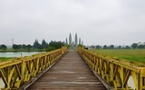 [ẢNH] Nghẹn ngào bước trên cây cầu từng chia cắt 2 miền đất nước
