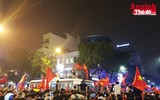 [ẢNH] Hân hoan ngập tràn phố phường Hà Nội trong đêm U23 Việt Nam lập kỳ tích