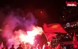 [ẢNH] Hân hoan ngập tràn phố phường Hà Nội trong đêm U23 Việt Nam lập kỳ tích