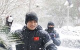 [ẢNH] Cầu thủ U23 Việt Nam làm gì trong lúc tuyết rơi dày đặc?