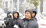[ẢNH] Cầu thủ U23 Việt Nam làm gì trong lúc tuyết rơi dày đặc?