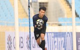 [ẢNH] Thủ môn hotboy Bùi Tiến Dũng bị fan 