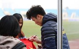[ẢNH] Thủ môn hotboy Bùi Tiến Dũng bị fan 