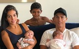 [ẢNH] Ronaldo khoái chí cùng bồ xinh cưỡi trực thăng, du hí núi tuyết
