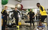 [ẢNH] Huyền thoại điền kinh Usain Bolt ăn tập cùng Dortmund, chờ ngày trình làng