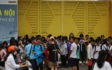 [ẢNH] CĐV quây kín cửa sân Hàng Đẫy chờ gặp thần tượng U23 Việt Nam