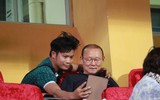[ẢNH] HLV Park Hang-seo đăm chiêu xem các học trò U23 