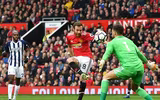 [ẢNH] Mourinho cay đắng, sao M.U thất thểu khi dâng cúp vô địch cho Man City