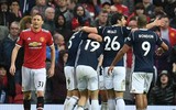 [ẢNH] Mourinho cay đắng, sao M.U thất thểu khi dâng cúp vô địch cho Man City