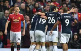 [ẢNH] Mourinho cay đắng, sao M.U thất thểu khi dâng cúp vô địch cho Man City