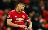 [ẢNH] Mourinho cay đắng, sao M.U thất thểu khi dâng cúp vô địch cho Man City