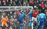 [ẢNH] Có gì bên trong hộp quà Sir Alex Ferguson tặng HLV Wenger?
