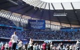 [ẢNH] Man City phấn khích nâng cao cúp vô địch Ngoại hạng Anh
