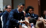 [ẢNH] Choáng ngợp với biển người trong lễ rước cúp vô địch hoành tráng của Real Madrid