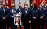 [ẢNH] Choáng ngợp với biển người trong lễ rước cúp vô địch hoành tráng của Real Madrid