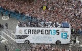[ẢNH] Choáng ngợp với biển người trong lễ rước cúp vô địch hoành tráng của Real Madrid