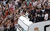 [ẢNH] Choáng ngợp với biển người trong lễ rước cúp vô địch hoành tráng của Real Madrid