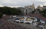 [ẢNH] Choáng ngợp với biển người trong lễ rước cúp vô địch hoành tráng của Real Madrid
