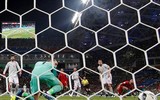 [ẢNH] Bắt như nghiệp dư, thủ môn De Gea bị so sánh với 